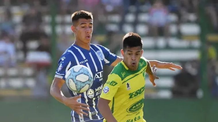 El defensor llegó a Godoy Cruz de la mano de Daniel Oldrá, quien lo llevó de Huracán Las Heras, y sólo jugó 147 minutos con el Tomba. El defensor llegó a Godoy Cruz de la mano de Daniel Oldrá, quien lo llevó de Huracán Las Heras, y sólo jugó 147 minutos con el Tomba.