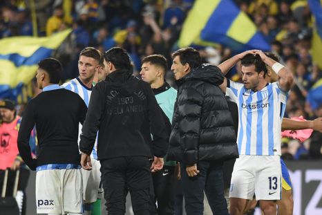 Gustavo Costas se fue sin hablar del Gigante de Arroyito tras la eliminación de Racing. Gustavo Costas se fue sin hablar del Gigante de Arroyito tras la eliminación de Racing.