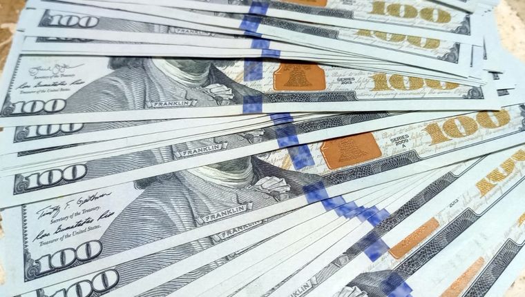 Dólares Foto: ALF PONCE MERCADO / MDZ