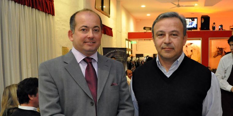 Pablo Asens y su antecesor Alejandro Salafia Foto: Ariel Jalley/mediamza.com