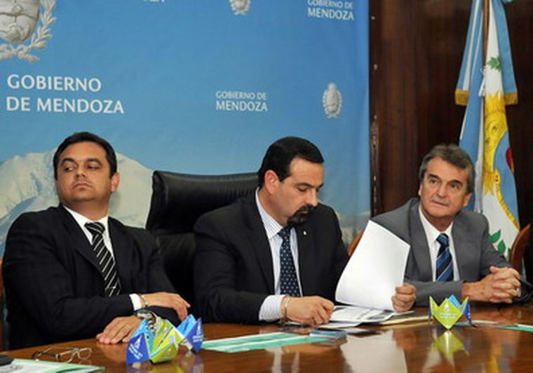 Los tres nuevos ministros: Aranda, Ciurca y Behler. Foto: Nacho Gaffuri / MDZ