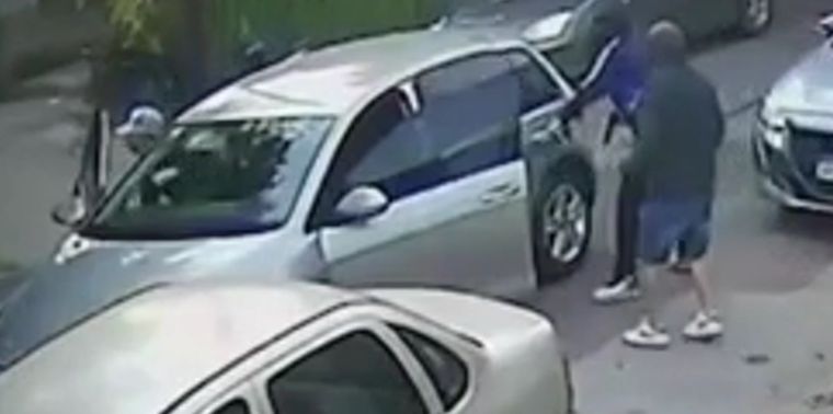 El hecho ocurrió en la calle Leones al 958.  Foto: Captura de video