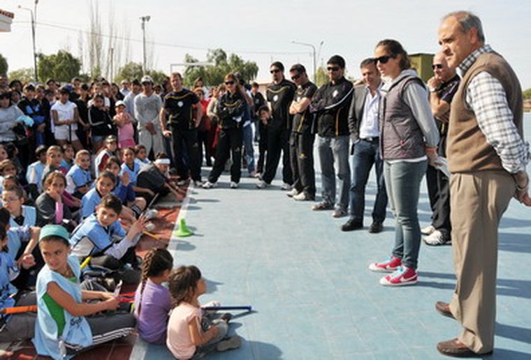 La Pity visitó el poli de la Estanzuela. Foto: prensa Godoy Cruz