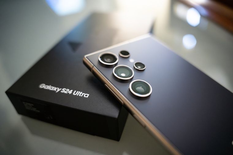 El dispositivo incorpora un panel Dynamic AMOLED 2X de 6,8 pulgadas con resolución QHD+. El dispositivo incorpora un panel Dynamic AMOLED 2X de 6,8 pulgadas con resolución QHD+.
