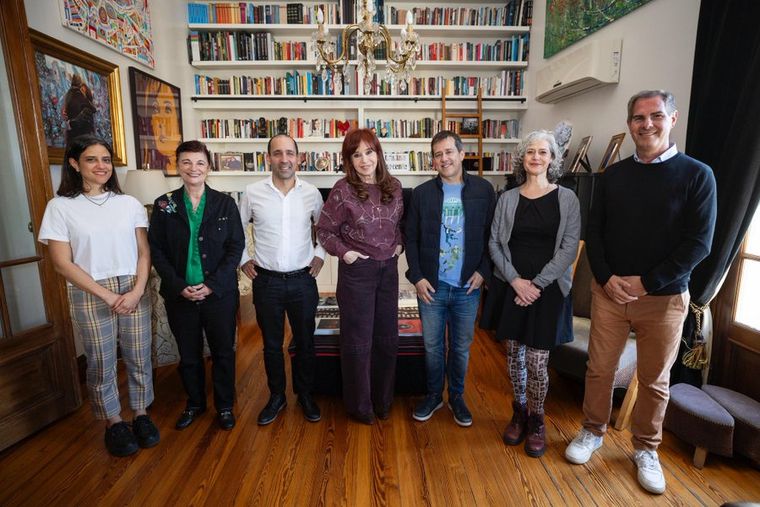 CFK recibió a los candidatos porteños y les dio su respaldo de cara a las elecciones del 26 de octubre.