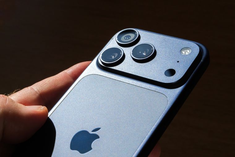 Apple investiga una aleación más liviana y con mejor disipación térmica para corregir los errores del pasado.