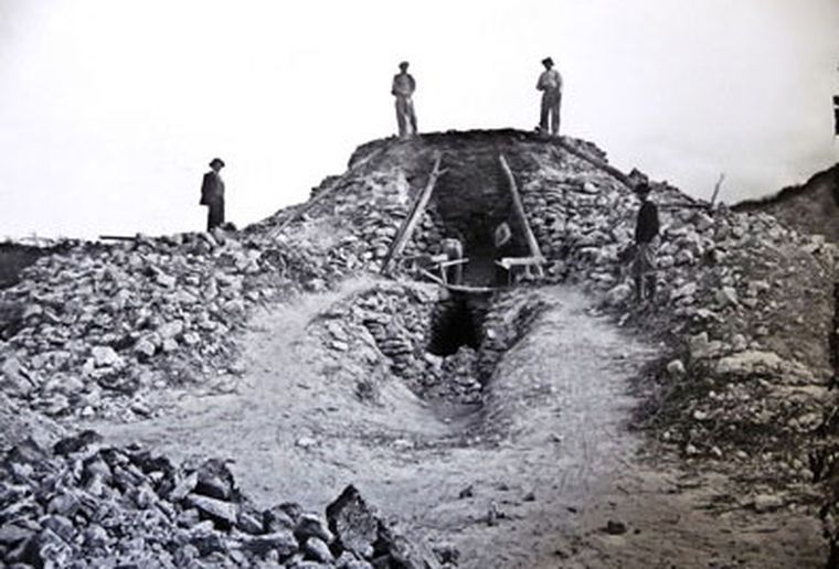 Entrada a la mina la Picaza, 1915 (San Rafael, Mendoza). Foto: mendozantigua.blogspot.com