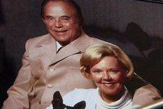 Me quedé atónito por su rubia belleza, escribió Ray recordando el momento en el que conoció a Joan. Sí, estaba casada. Como yo también lo estaba, la chispa que surgió cuando nuestras miradas se cruzaron tuvo que ser ignorada, pero nunca la olvidé. Foto: BBC