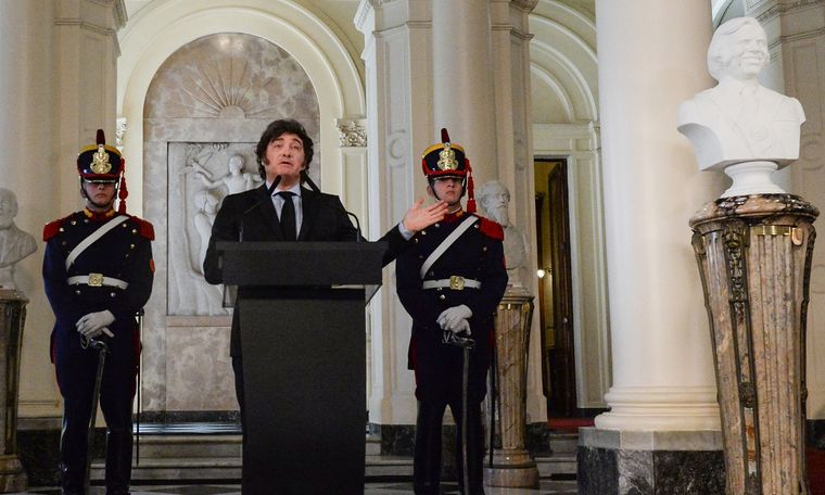 El presidente Javier Milei llegará a Córdoba cerca de las 14 horas, dará su discurso a la gente que se congregue en la plaza San Martín y regresará a Buenos Aires. Foto: Presidencia