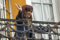 El especialista en comunicación no verbal Hugo Lescano analizó el discurso y lenguaje corporal de Cristina Fernández de Kichner durante su aparición pública en el barrio de Constitución. Foto: NA