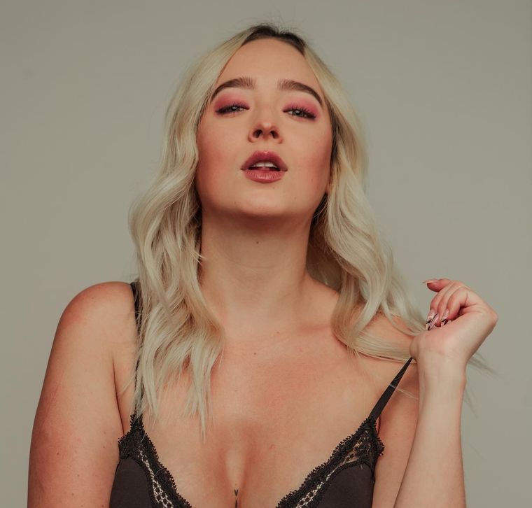 Foto: https://www.famazine.com/articulo/estrellas/katherin-giraldo-hermana-karol-g-pretende-quitarle-puesto-como-mas-sexy-instagram/20220616211347031928.html