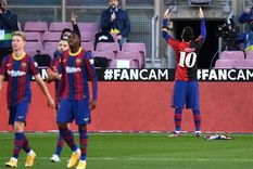 impresionante homenaje de messi a maradona, con la camiseta de newells
