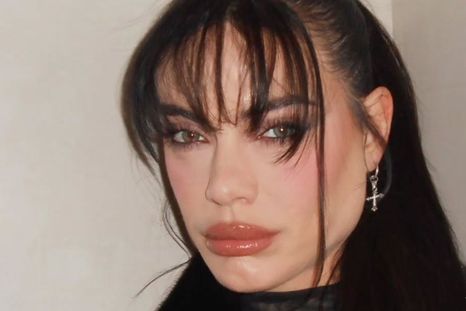 Emilia Attias posó con un look total black que quedó en segundo plano tras las sospechas de retoques en su rostro. / Instagram @emilia_att Emilia Attias posó con un look total black que quedó en segundo plano tras las sospechas de retoques en su rostro. / Instagram @emilia_att