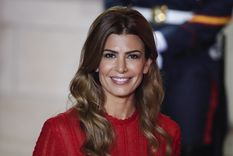 Juliana Awada sorprendió con brillos y minifalda. Foto: Vanity Fair (revistavanityfair.es)