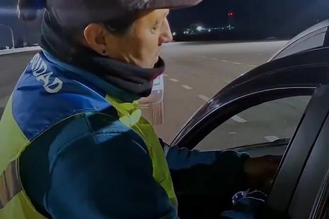 El conductor afrontará una multa superior a los 2 millones de pesos tras dar positivo el cotrol de alcoholemia.. El conductor afrontará una multa superior a los 2 millones de pesos tras dar positivo el cotrol de alcoholemia..
