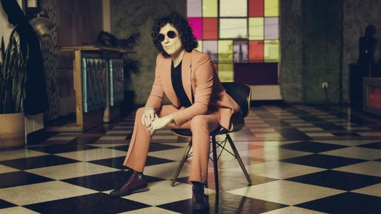 Bunbury, su excentricidad y su garganta dañada