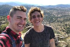 Ahikar Azcona, el actor que se pone en la piel de Pamplona, junto a Miguel Herrán, quien interpreta a Río. Foto: Instagram