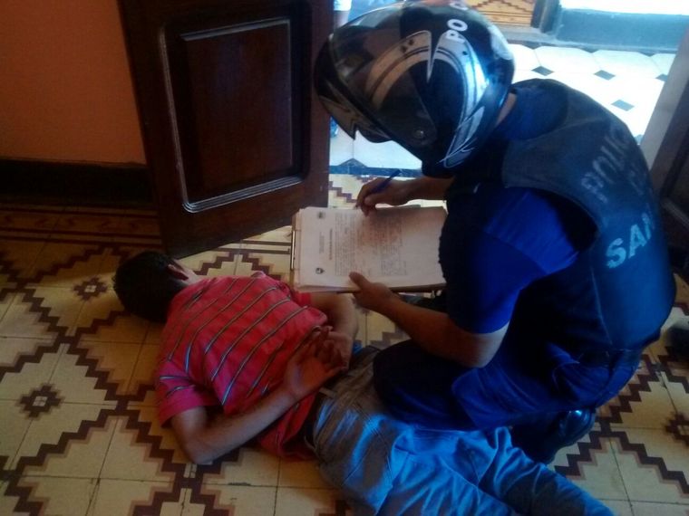 Un nene de 12 años y cuatro adolescentes robaron un auto