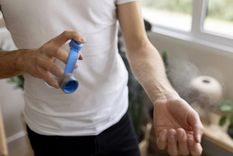 Es muy importante ser cuidadosos siempre con los niños y no pulverizar este tipo de repelentes cerca de piel lastimada o de la mucosa o de los ojos, por tratarse de zonas sensibles. Foto: MDZ