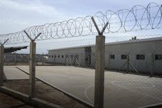 Quienes salen de la cárcel lo hacen con una mano adelante y la otra atrás, sostuvo Lacalle Pou Foto: Archivo