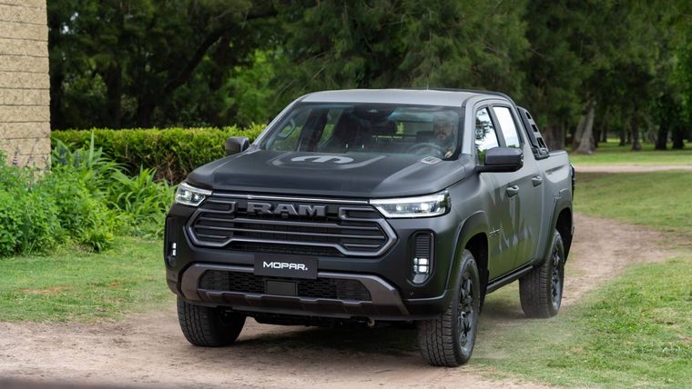 RAM Dakota (2)