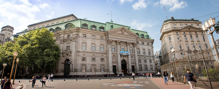 El edificio está ubicado en Bartolomé Mitre al 326, a metros de la Casa Rosada. Foto: NA