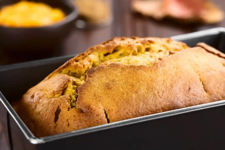 La receta de pan de batata es una excelente forma de aprovechar batatas cocidas que hayan quedado de otras comidas. La receta de pan de batata es una excelente forma de aprovechar batatas cocidas que hayan quedado de otras comidas.