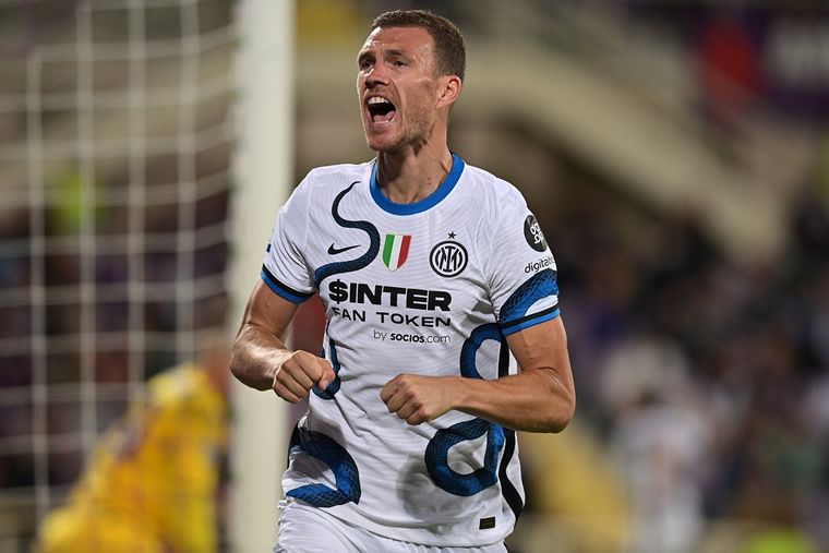Dzeko festeja el segundo gol del Inter. Foto: @Inter_es