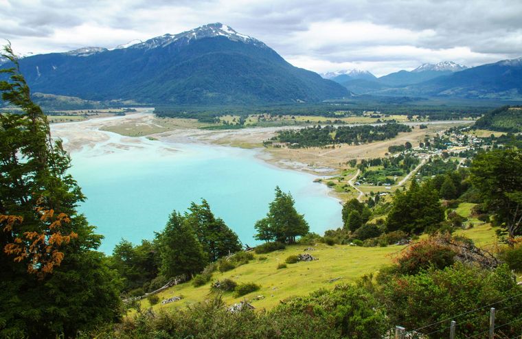 Bahía Murta es un pueblo chileno ubicado sobre las costas del lago General Carrera, en plena Patagonia.