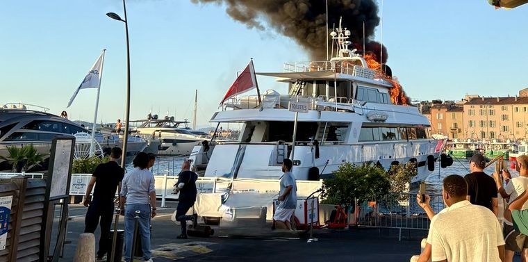 incendio yate manzano francia