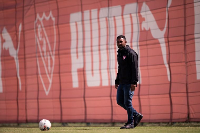 El Rolfi dejó su cargo como mánager del Rojo. (foto: @Independiente).