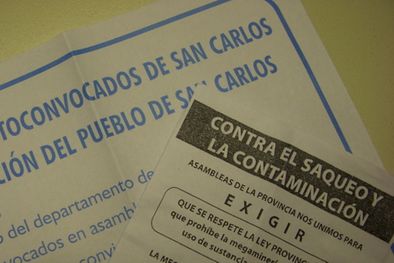 MDZol | Los vecinos se reunieron en la entrada que conduce a la Laguna del Diamante. Foto: MDZ