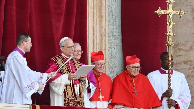 El papa León XIV realizó un llamado a la paz en su rezo de Ángelus