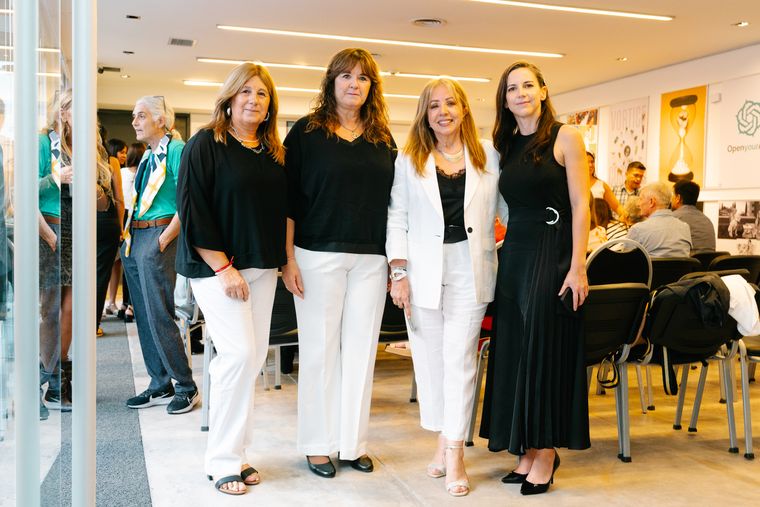 Nancy Lopez, Alejandra Llarena, Adriana Martínez y la Ministra de Seguridad y Justicia Dra. Mercedes Rus.. Nancy Lopez, Alejandra Llarena, Adriana Martínez y la Ministra de Seguridad y Justicia Dra. Mercedes Rus..
