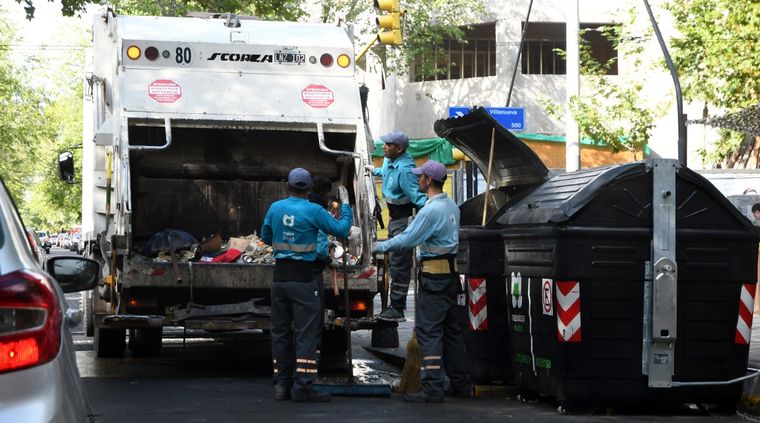 Muchos trabajadores municipales cobran menos de un Sueldo Vital y Móvil Foto: ALF PONCE MERCADO / MDZ