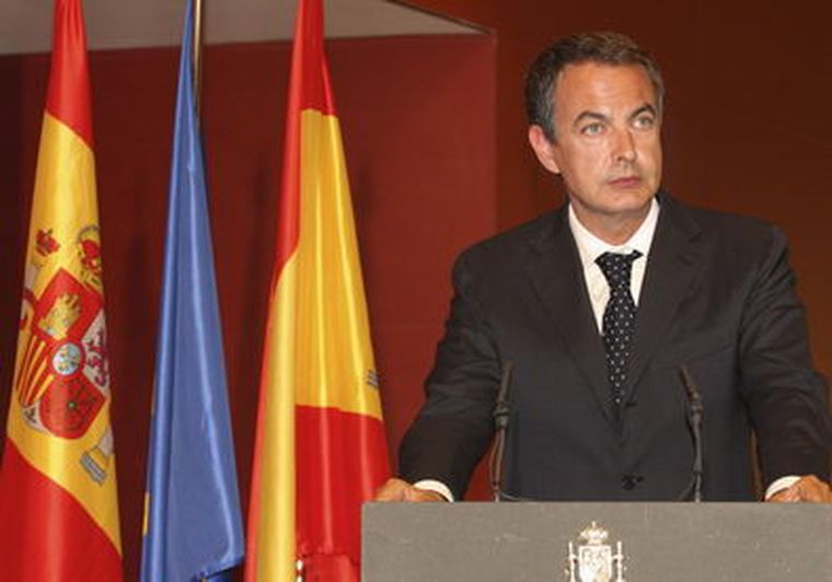 El presidente del Gobierno, José Luis Rodríguez Zapatero, durante la rueda de prensa ofrecida ayer. Foto: EFE