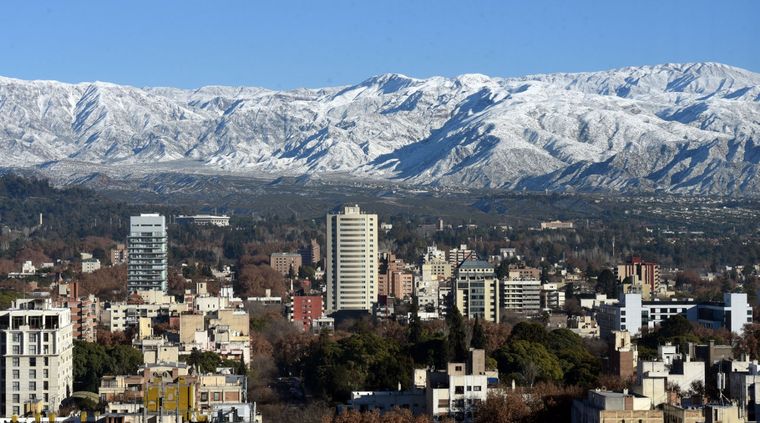Se espera que bajen las temperaturas el lunes en Mendoza. Foto: ALF PONCE MERCADO / MDZ