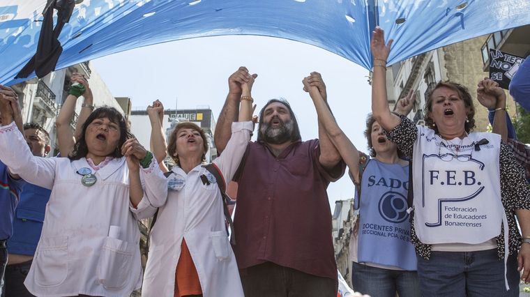 Los gremios docentes esperan la convocatoria nacional para discutir el salario básico. Foto: Archivo