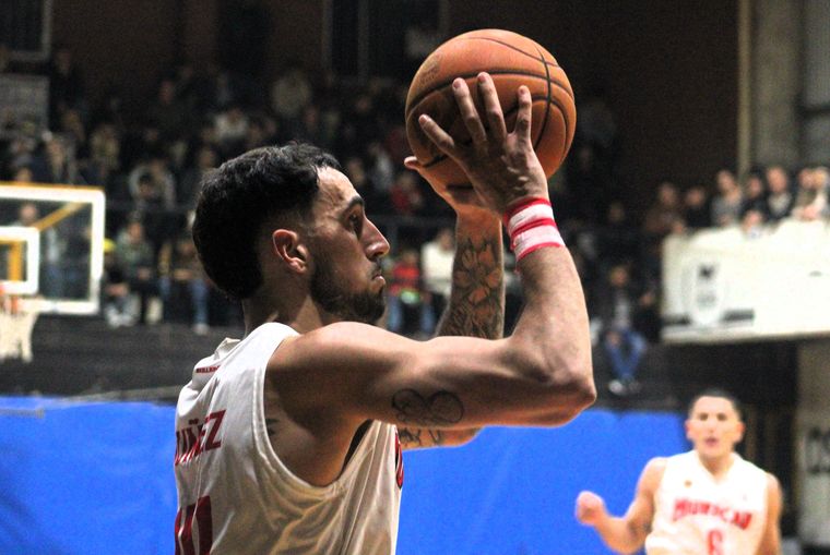 Huracán Las Heras definirá su futuro en la Liga Federal de básquet. Huracán Las Heras definirá su futuro en la Liga Federal de básquet.