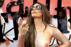 El outfit provocativo de Flor, mientras se perfuma con Jean Paul Gaultier. Foto: Instagram Florencia de la V.