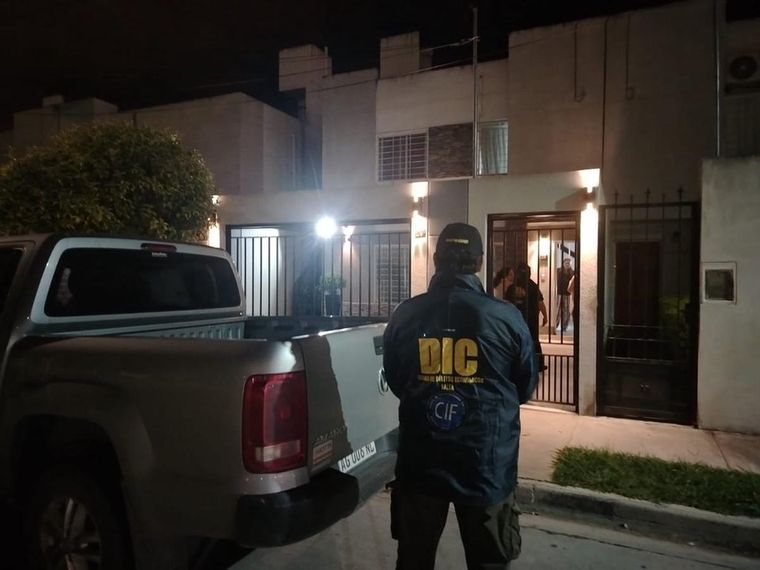 Una empleada administrativa fue detenida en Salta acusada de validar aptos médicos sin controles psicofísicos reales para la obtención de licencias de conducir.