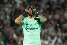 El arquero Jonathan Orozco violó la cuarentena, hizo una fiesta en su casa y es uno de los contagiados.