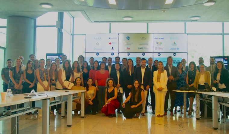 El encuentro fue encabezado por el jefe de Gabinete porteño, Gabriel Sánchez Zinny, y el presidente de Lotería de la Ciudad (LOTBA), Jesús Acevedo. Allí se trazó una hoja de ruta que combina fiscalización, educación digital y cooperación interinstitucional. El encuentro fue encabezado por el jefe de Gabinete porteño, Gabriel Sánchez Zinny, y el presidente de Lotería de la Ciudad (LOTBA), Jesús Acevedo. Allí se trazó una hoja de ruta que combina fiscalización, educación digital y cooperación interinstitucional.