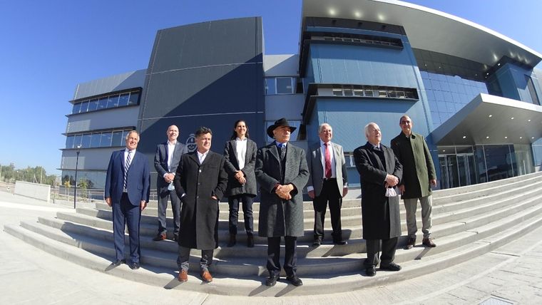 Alejandro Gullé, el procurador de la Corte, Dalmiro Garay, el presidente del máximo tribunal, y sus seis jueces Foto: Suprema Corte de Mendoza