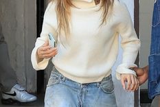 Jennifer Lopez optó por unos jeans que generaron polémica por su suciedad Foto: Instagram