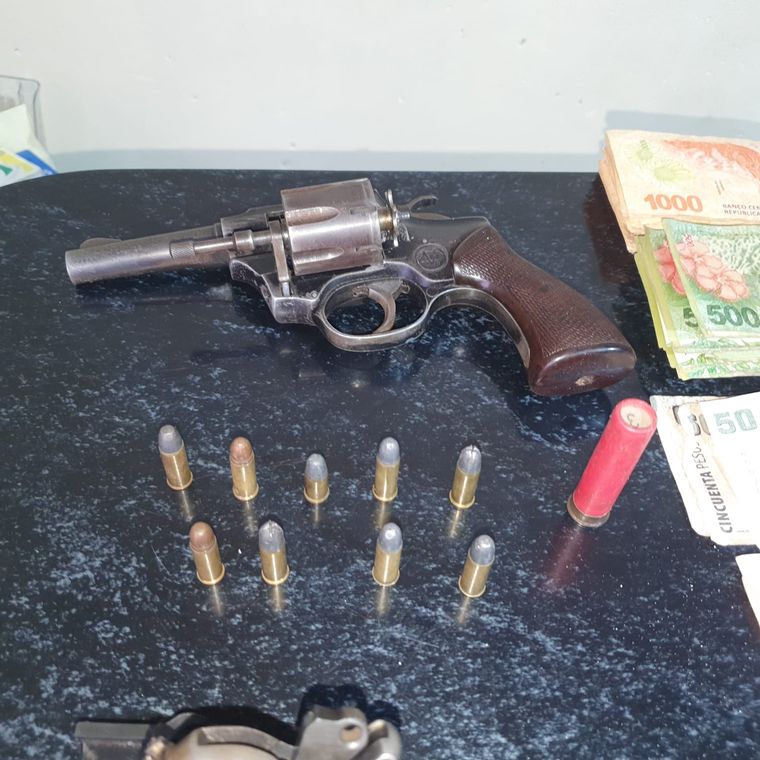 Una de las armas de fuego que llevaba el fugitivo Foto: Ministerio de Seguridad