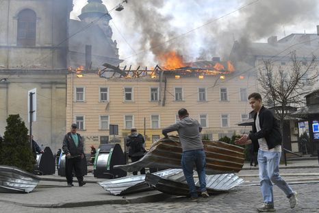 Leópolis quedó bajo fuego ruso. Leópolis quedó bajo fuego ruso.