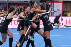 Las Leonas festejan el pase a la siguiente ronda del Mundial de hockey.