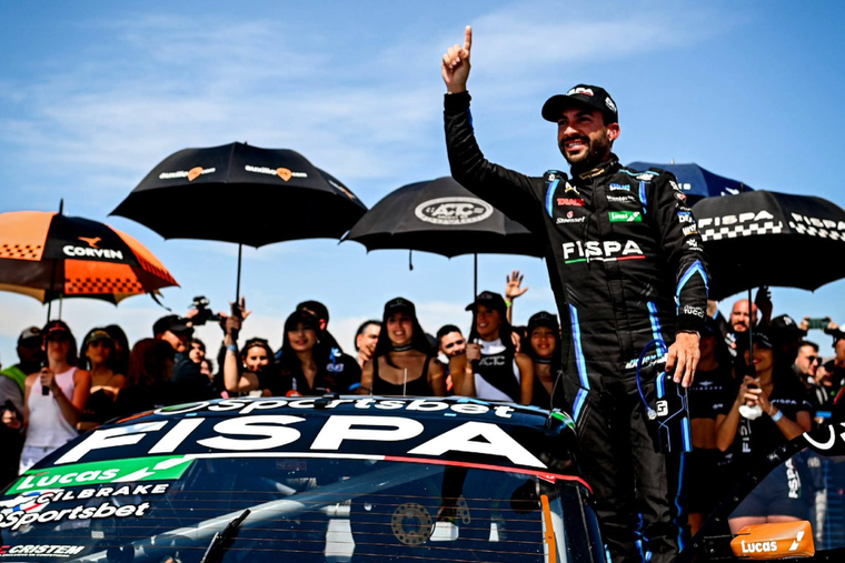 Santero se sumó al ranking histórico de campeones. Foto: Instagram