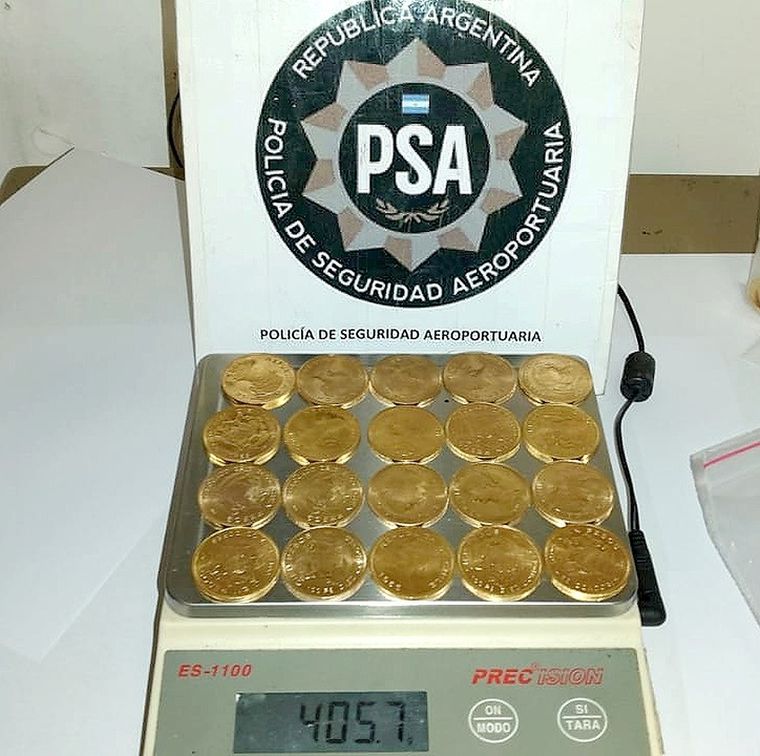 Las monedas halladas en el aeropuerto